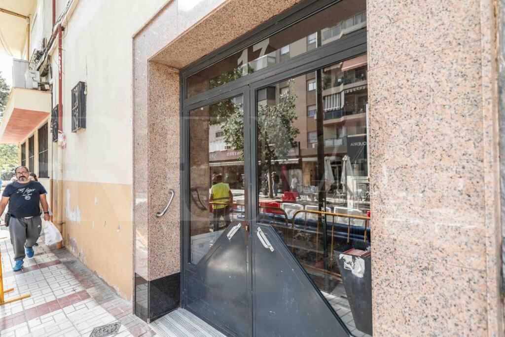 Appartement Authentic Minimalistic Near La Union By Rems Málaga